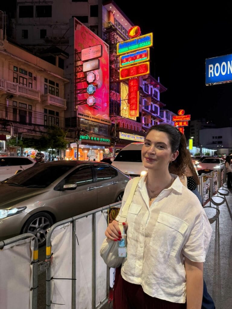 Julie la Travel Planner Asie à Chinatown, le quartier chinois de Bangkok.