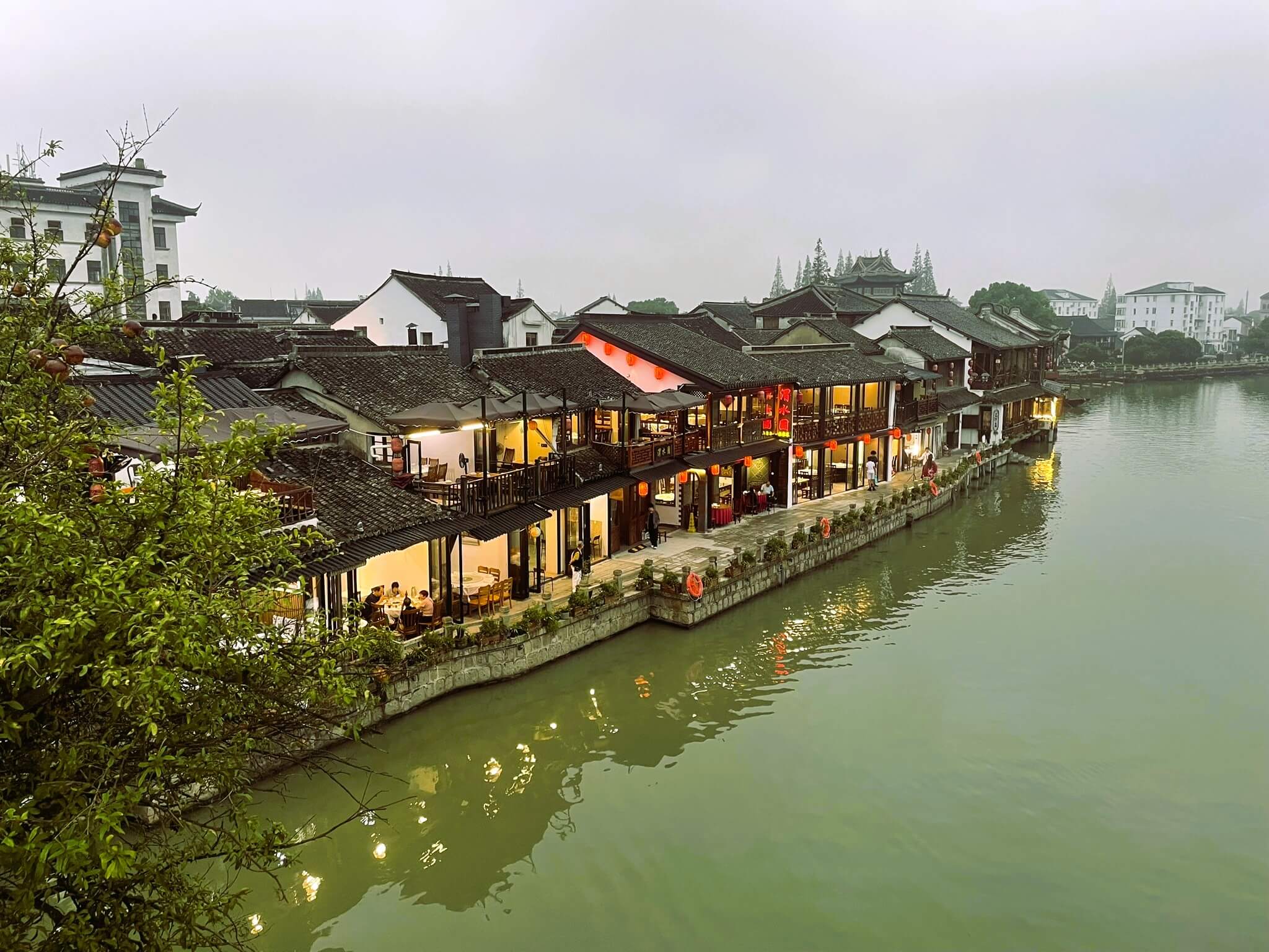 Vue sur le village de Zhujiajiao lors d'un circuit en Chine de 15 jours.