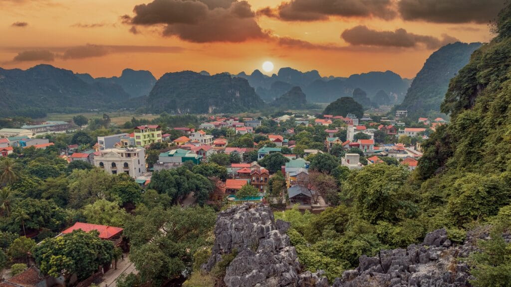 Vue sur Tam Coc lors d'un circuit 15 jours au Vietnam